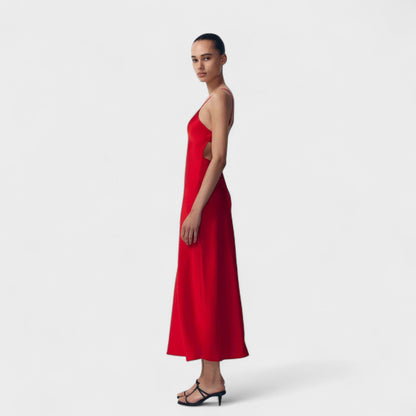 Šarlatové šaty - Jednoduchý a elegantní střih