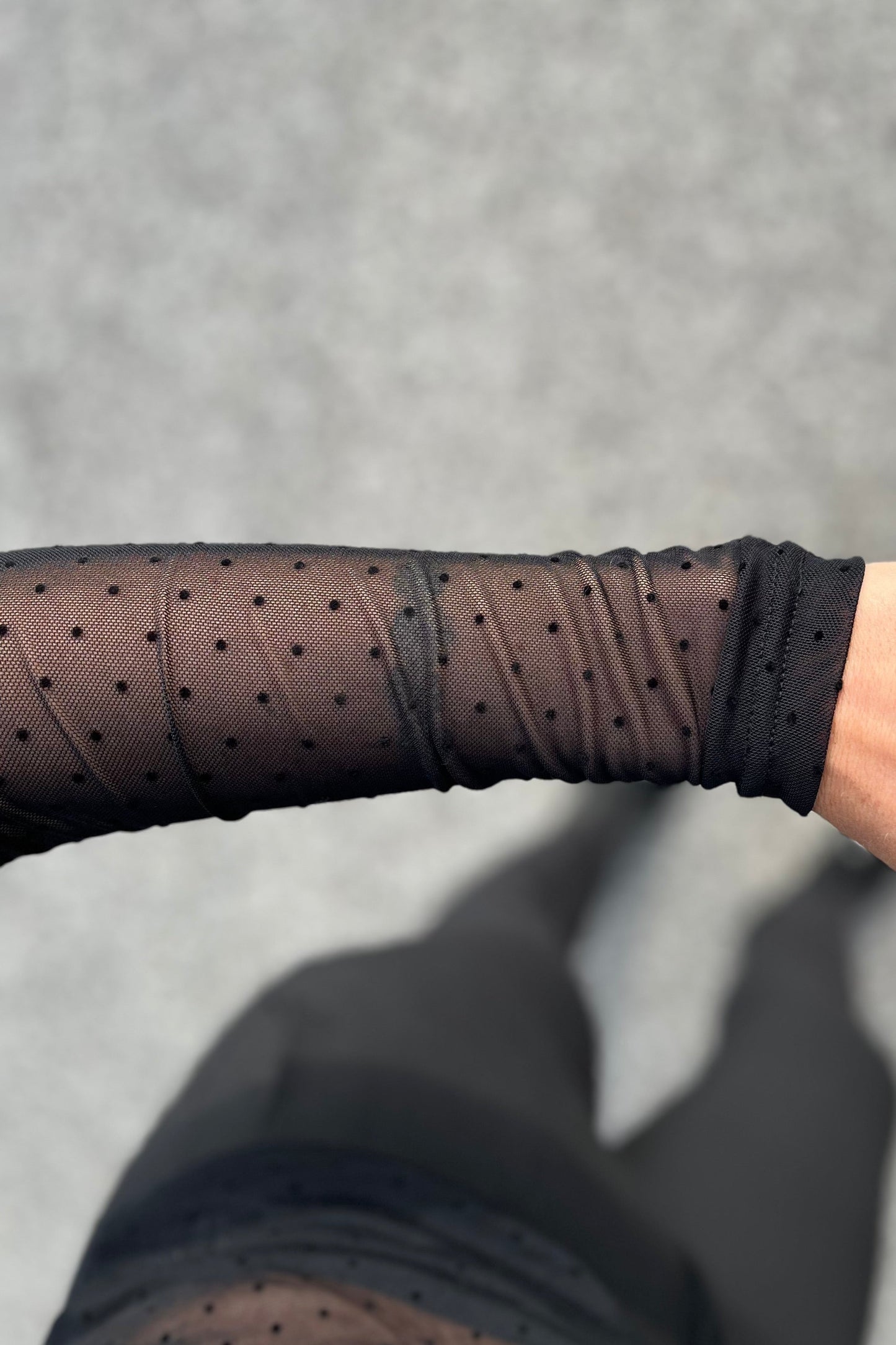 Nola Mesh | Černé tečky | Mesh blůza od Statebird