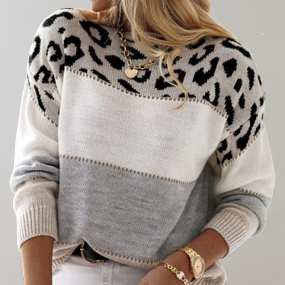 Júlia - Casual T-Shirt with Leopard Print
