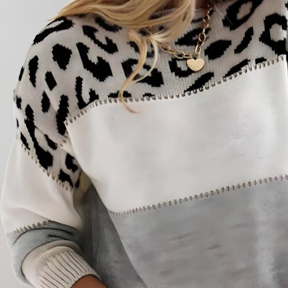 Júlia - Casual T-Shirt with Leopard Print