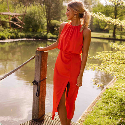 Linia - Elegancka Midi Sukienka