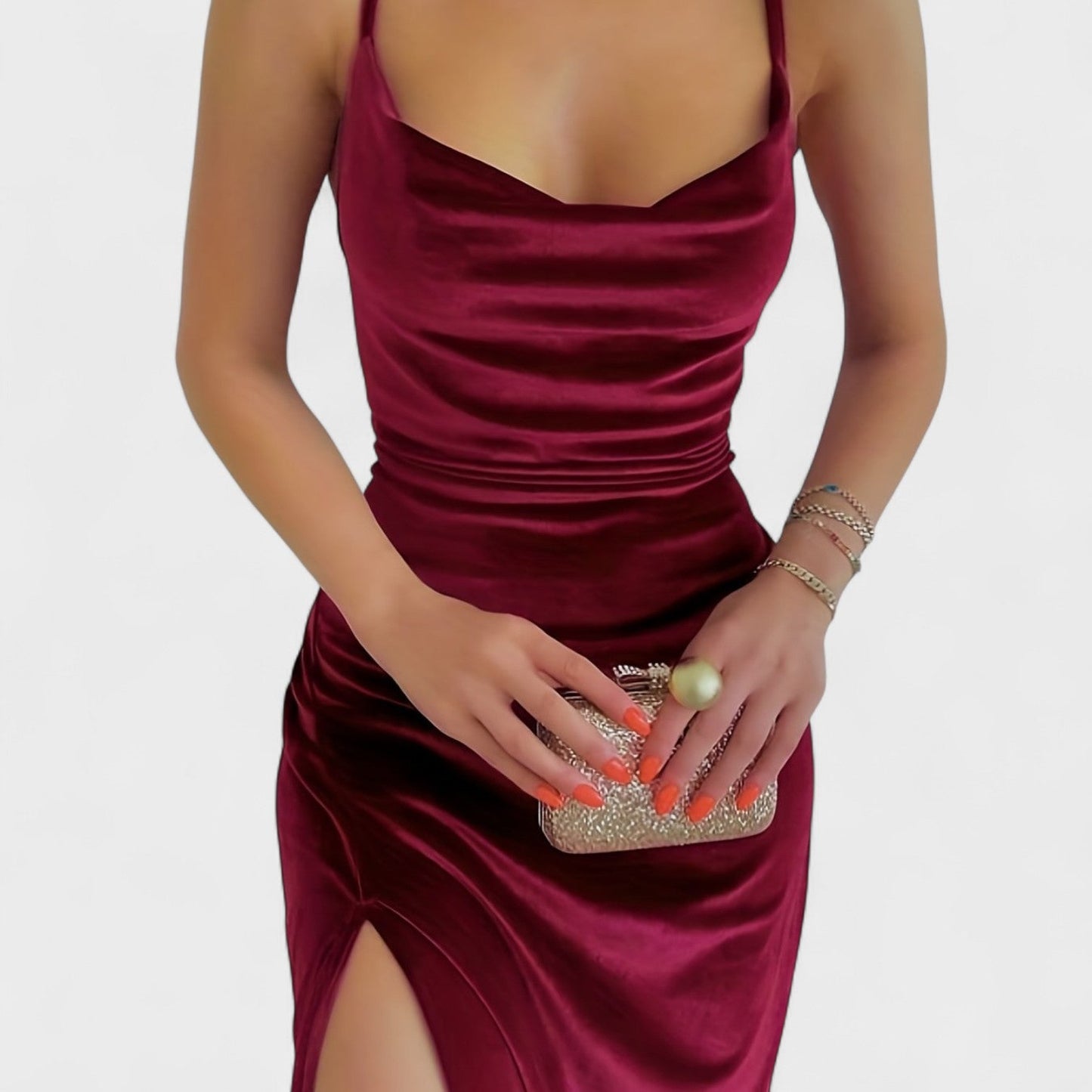 "Gabriela - Sametové šaty s rozparkem" can be rewritten as "Gabriela - Sametové šaty s elegantním rozparkem".