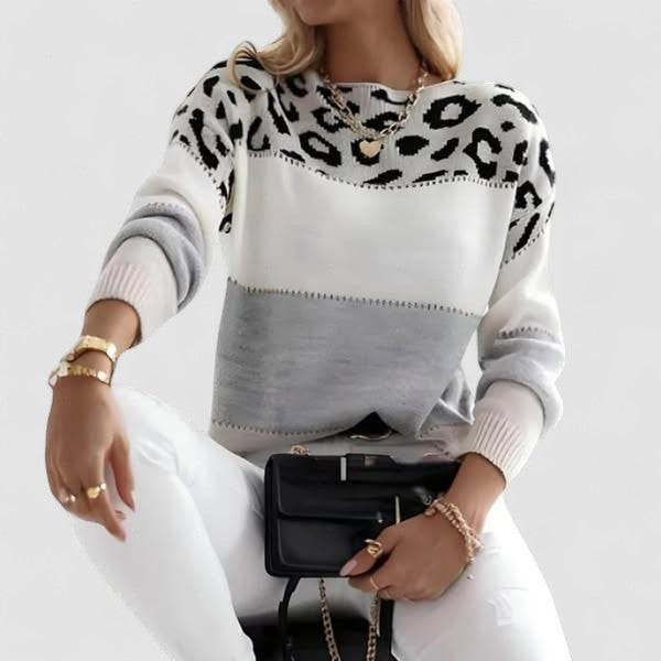 Júlia - Casual T-Shirt with Leopard Print